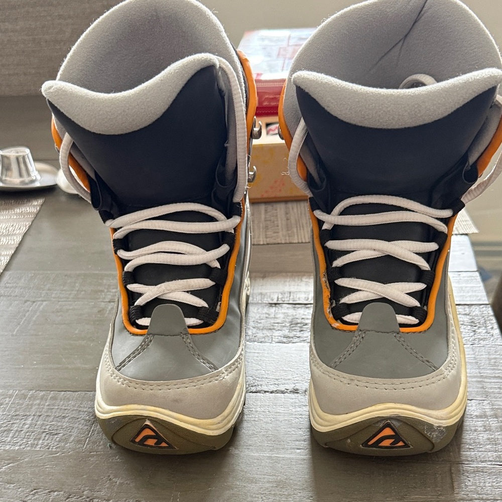 Nitro size 23.0 light liner brand new snow board boots